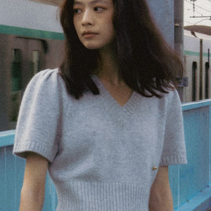 틸아이다이 브이넥 니트 새제품