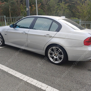 BMW E90 320i