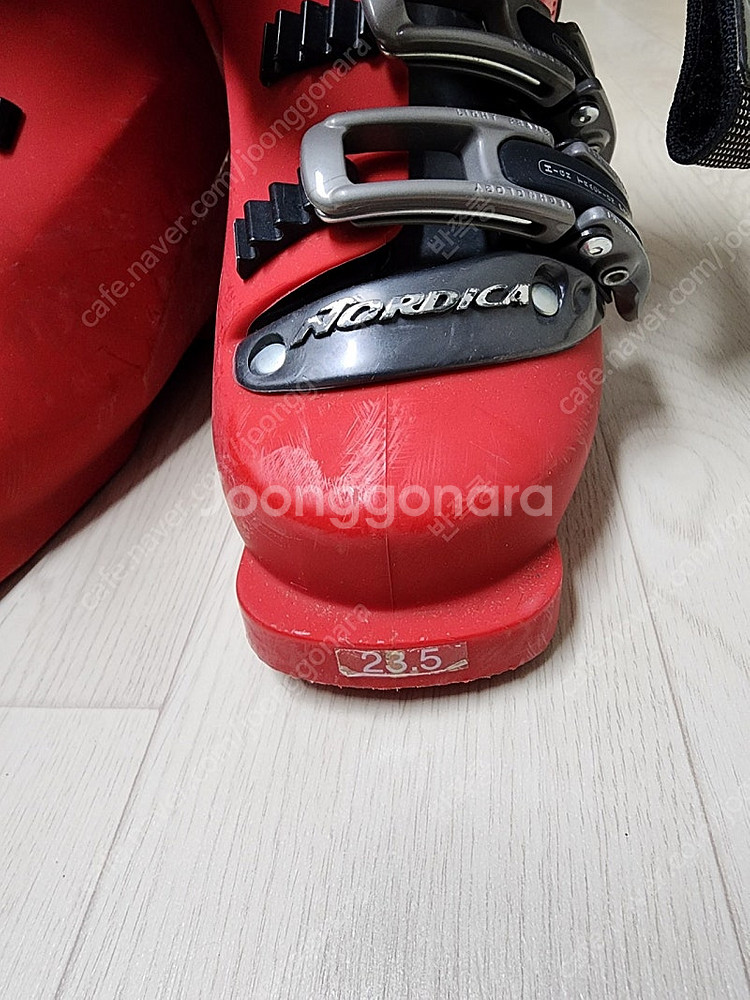노르디카 여성용 스키부츠 230~235사이즈 판매합니다. 4만원--1