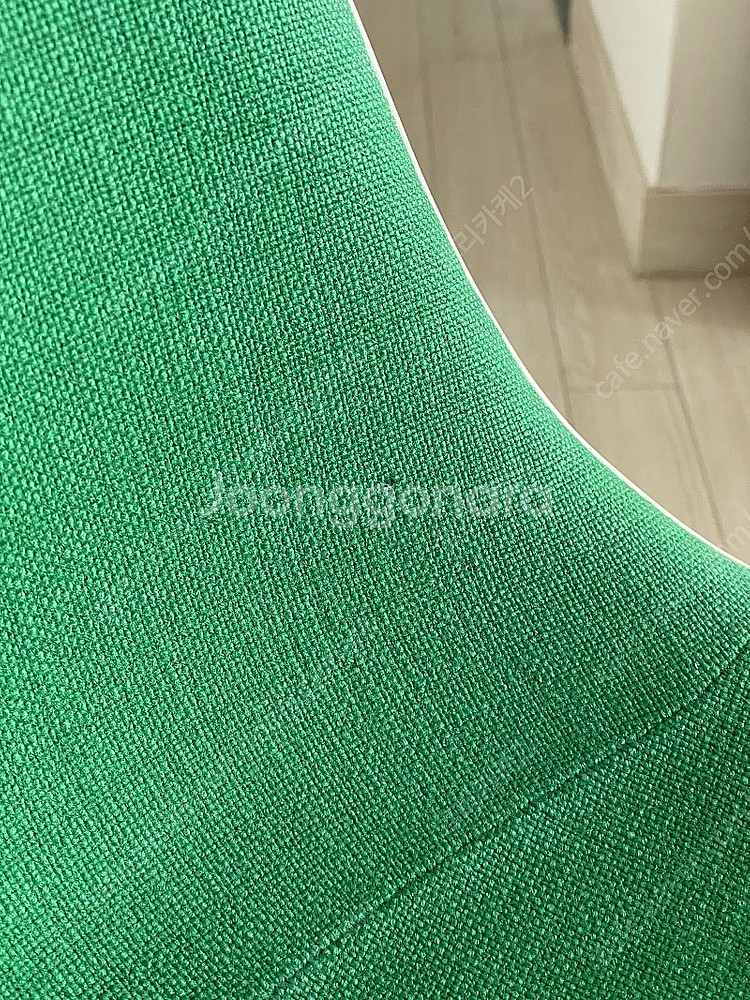 허먼밀러 임스체어 (파이버글라스 스위블 체어)--4