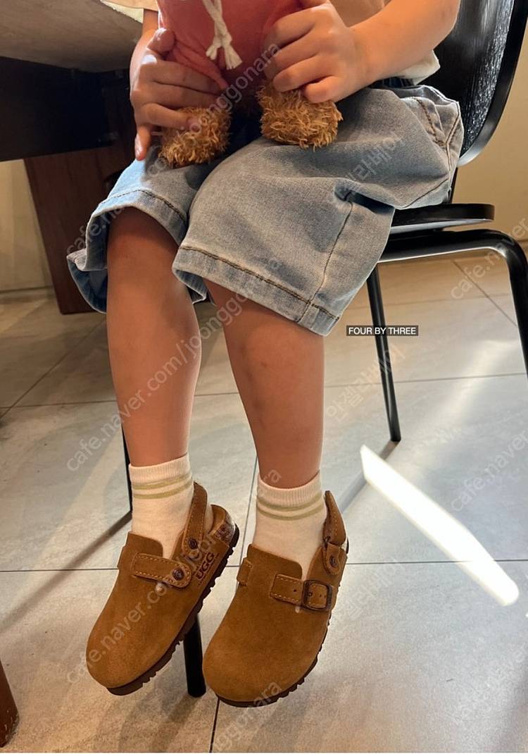 어그 키즈 보스턴 샌들 9/10 사이즈--6