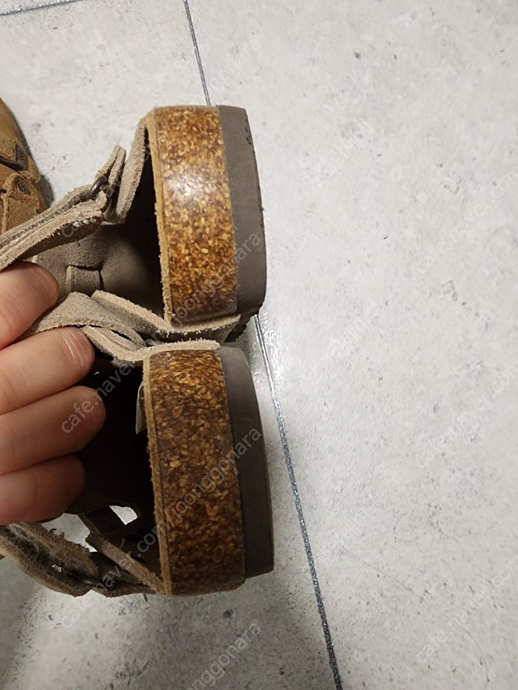 어그 키즈 보스턴 샌들 9/10 사이즈--9