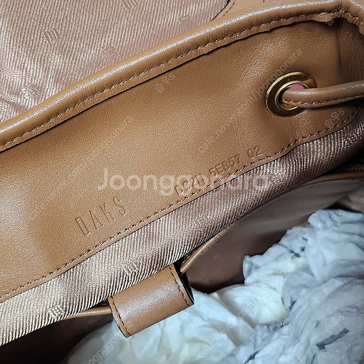 여성 닥스 백팩 팝니다.--8