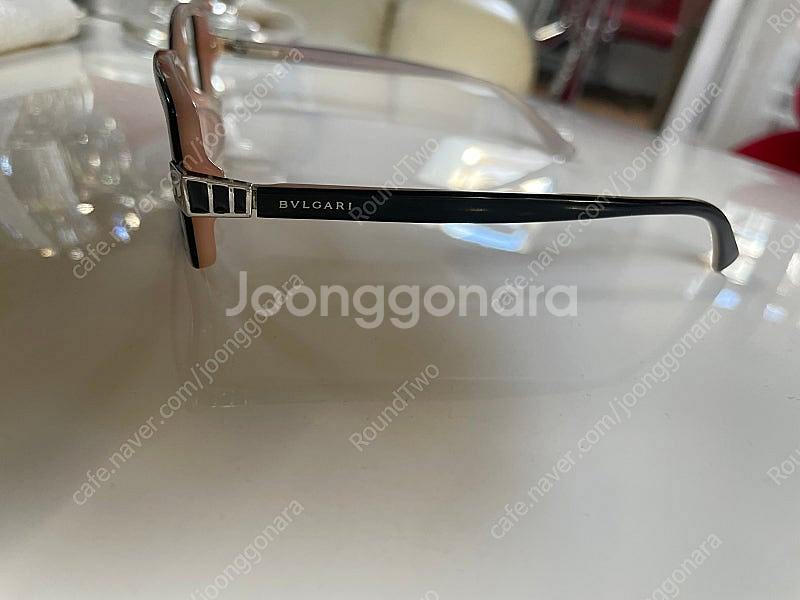 정품 불가리 뿔테 안경테 판매합니다~--1