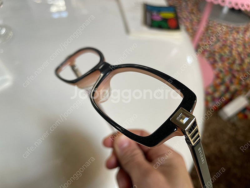 정품 불가리 뿔테 안경테 판매합니다~--8