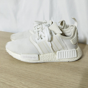 225mm 아디다스 nmd r1 운동화