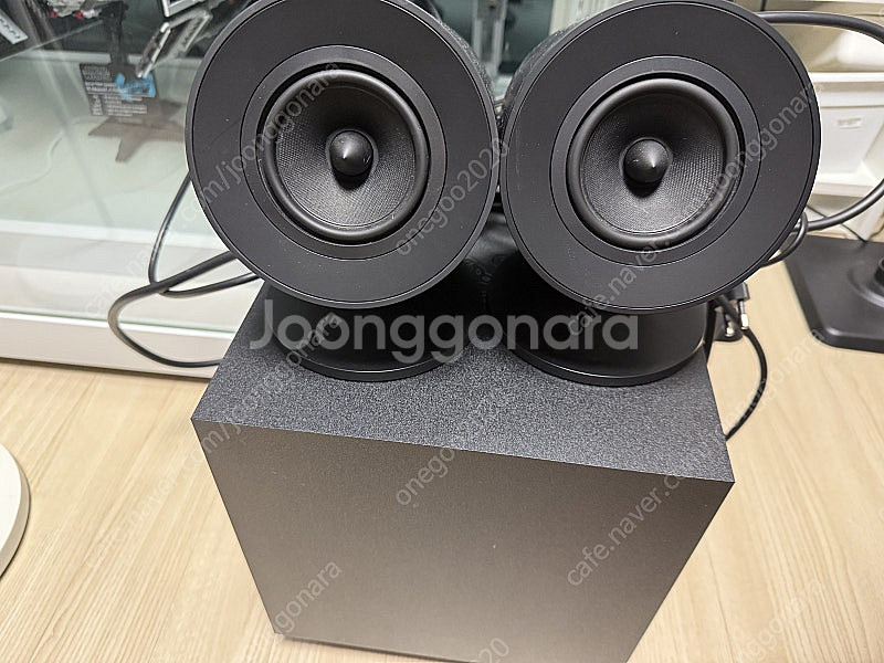 Razer Nommo v2 스피커 판매해요--0