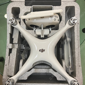 DJI 팬텀 4 v2.0 판매합니다.