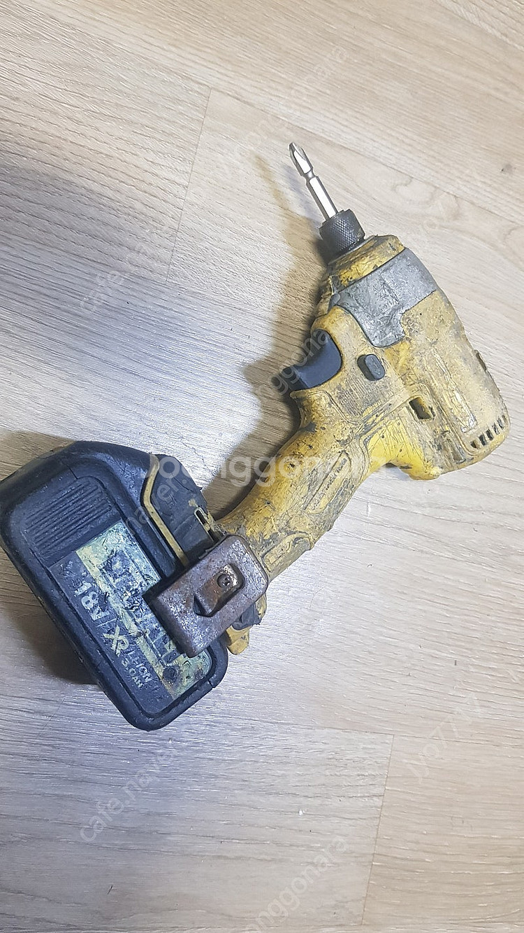 [무료배송] 디월트 임팩드릴 DCF886 고장--0
