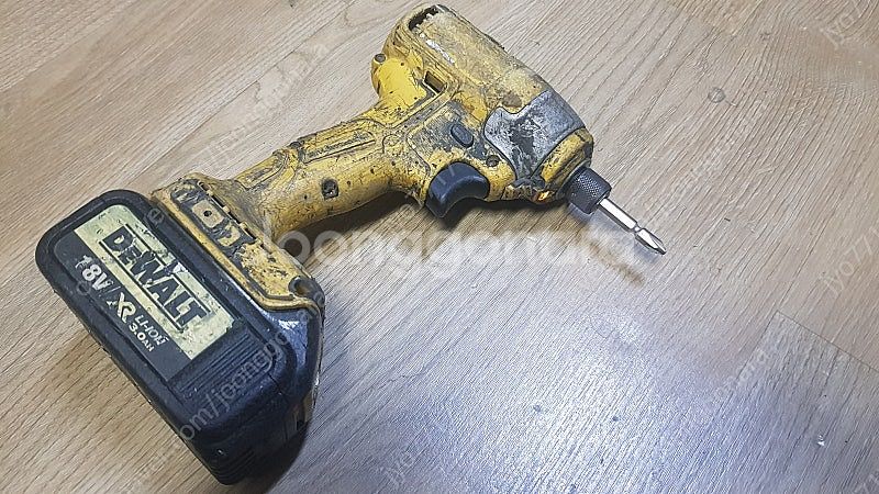 [무료배송] 디월트 임팩드릴 DCF886 고장--2
