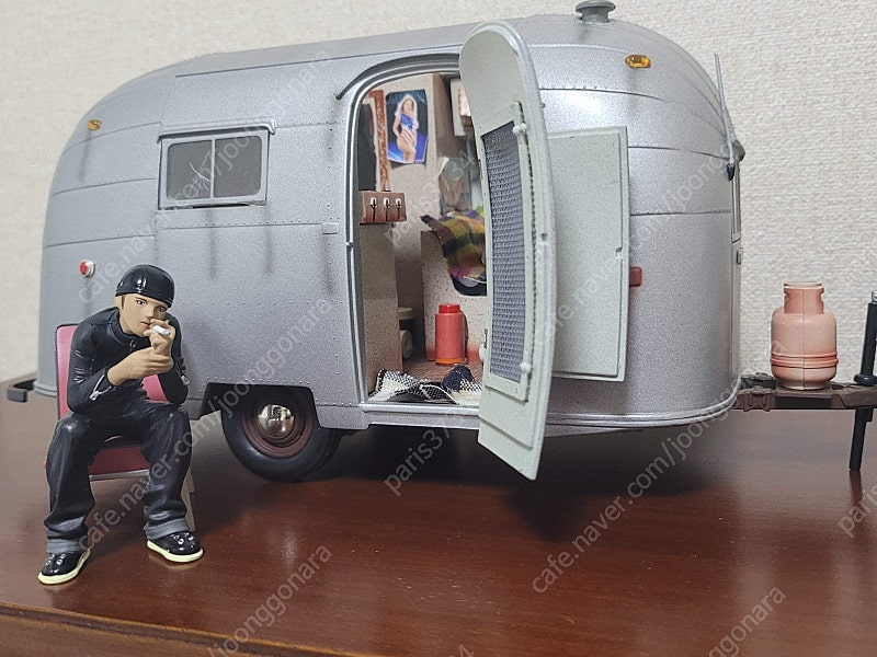 1:18 에어스트림 캠핑카 다이캐스트 외 디오라마 피규어 이미지