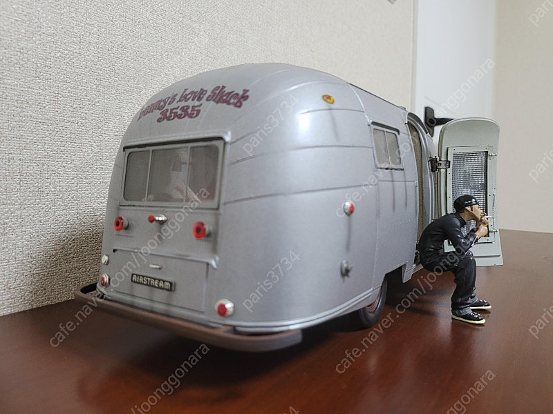 1:18 에어스트림 캠핑카 다이캐스트 외 디오라마 피규어 이미지