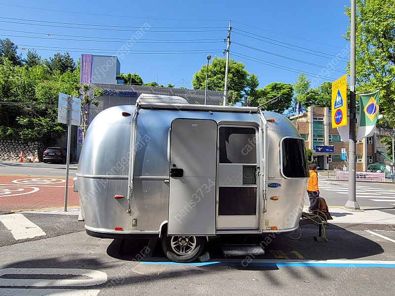 1:18 에어스트림 캠핑카 다이캐스트 외 디오라마 피규어 이미지