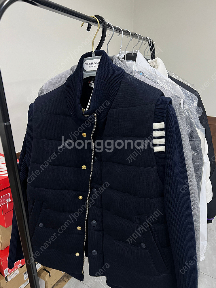 [2]톰브라운 메리노 저지 패디드 리버시블 사선 퍼넬 ...--1