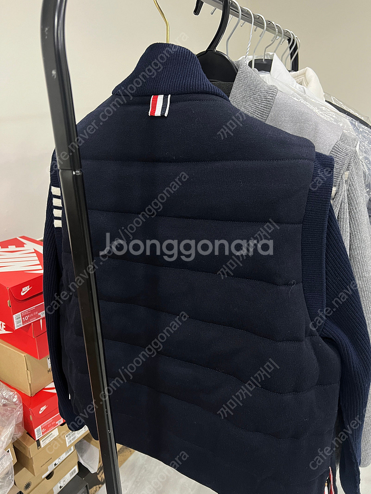 [2]톰브라운 메리노 저지 패디드 리버시블 사선 퍼넬 ...--3