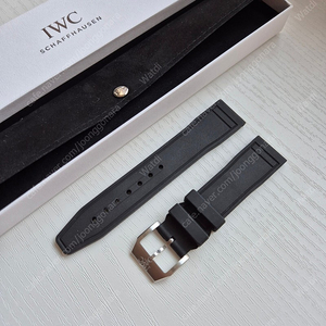 정품 IWC 러버스트랩 + 핀버클 블랙 20mm 상태좋음