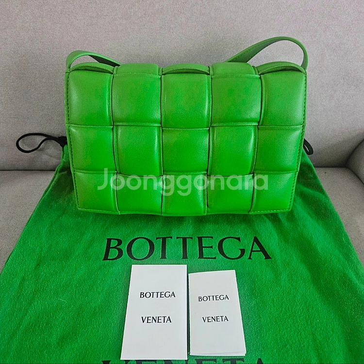 보테가베네타 패디드 카세트 새상품--0