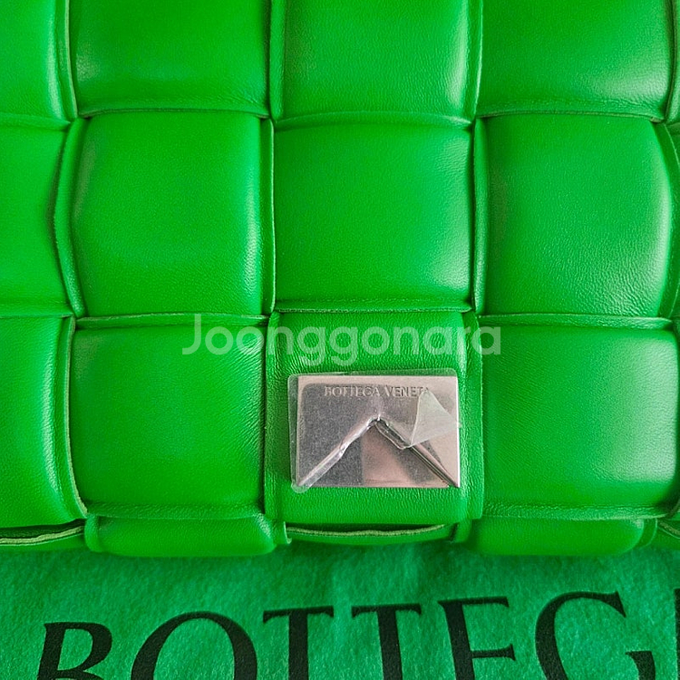 보테가베네타 패디드 카세트 새상품--5