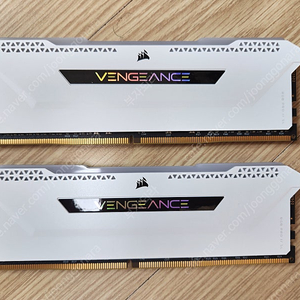 커세어 벤전스 RGB 프로 SL 32GB DDR4 3600 16GB×2 판매합니다