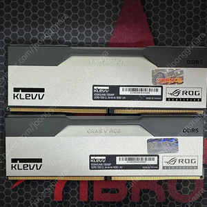 KLEVV CRAS V RGB DDR5 7200 32GB(16X2) 팝니다.