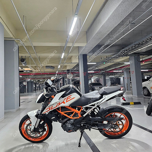 KTM DUKE 듀크 390 2018년식 판매 4만3천km 240 만원