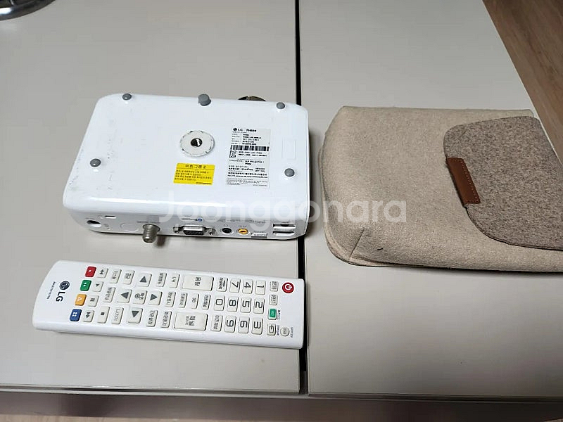 LG 시네빔 PH550 휴대용 빔프로젝터 판매합니다.--2