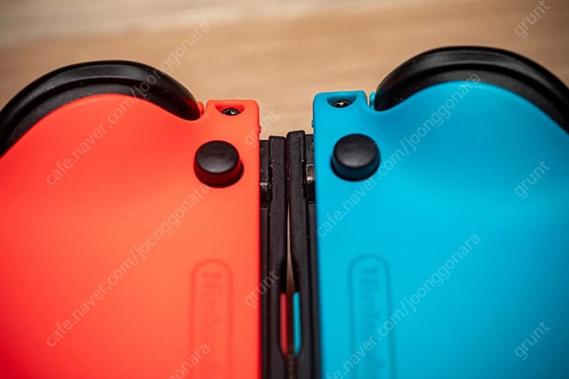 [택포]닌텐도 스위치 + 조이콘 추가 + 그립커버 + 파우치 + 강화유리--2