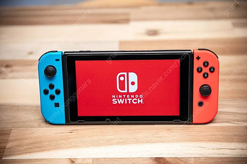 [택포]닌텐도 스위치 + 조이콘 추가 + 그립커버 + 파우치 + 강화유리--6