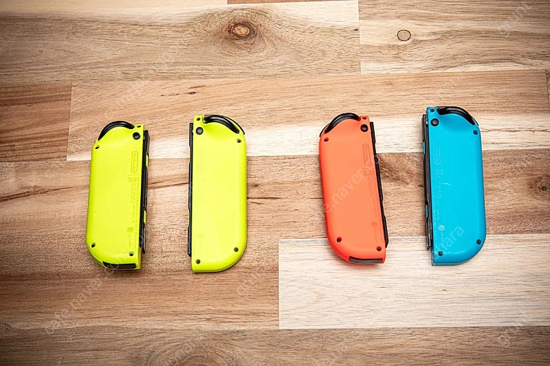 [택포]닌텐도 스위치 + 조이콘 추가 + 그립커버 + 파우치 + 강화유리--7