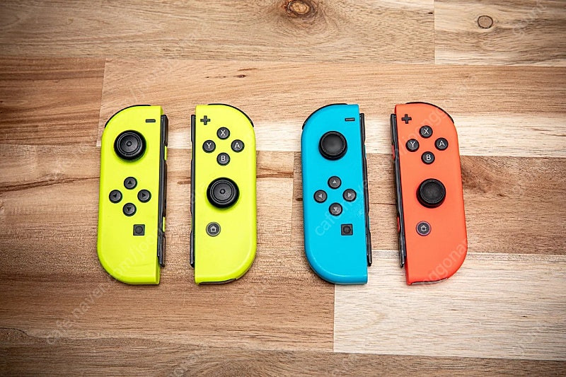 [택포]닌텐도 스위치 + 조이콘 추가 + 그립커버 + 파우치 + 강화유리--8