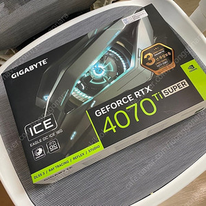 기가바이트 지포스 RTX 4070 Ti SUPER EAGLE OC 16GB 미개봉 팝니다.