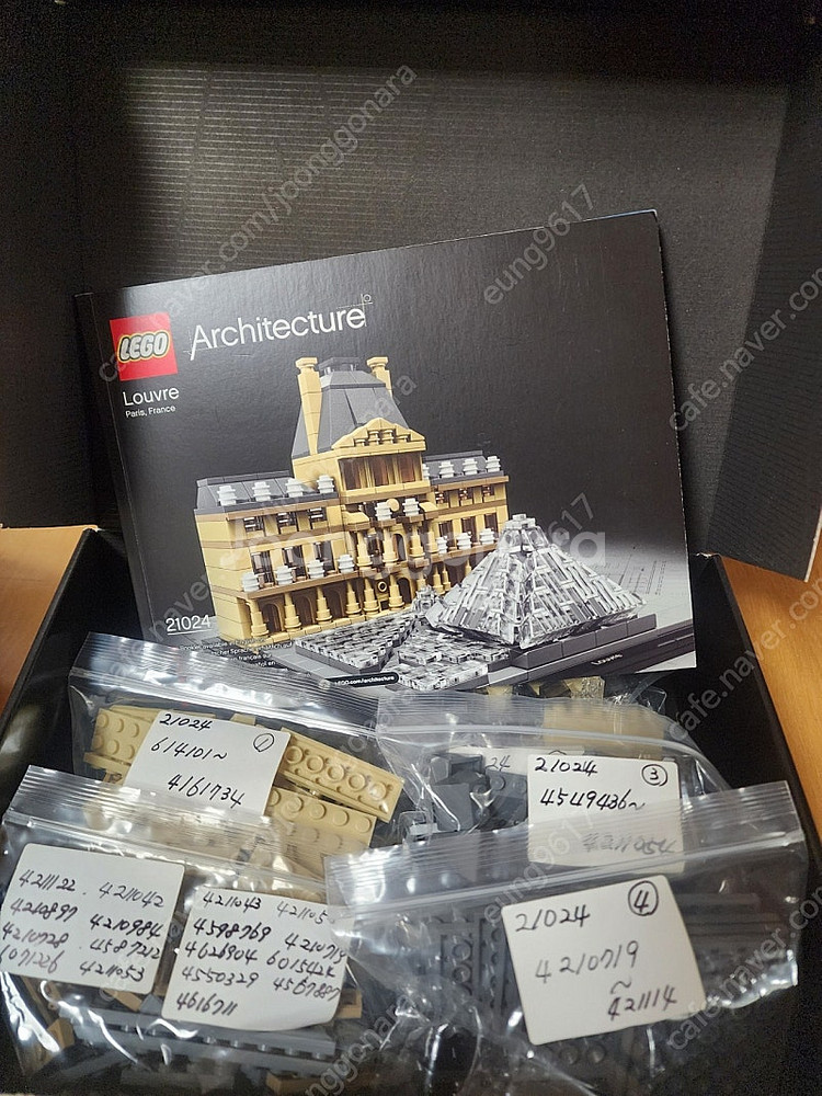 Lego Louvre Architecture 21024--1