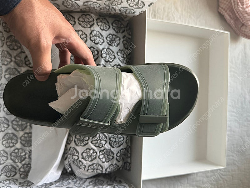 알렉산더맥퀸 샌들겸 슬리퍼 팝니다 (정품)--5