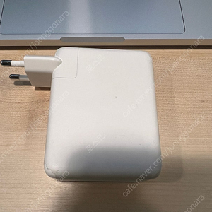 애플 정품 140W USB-C 전원 어댑터 판매합니다.