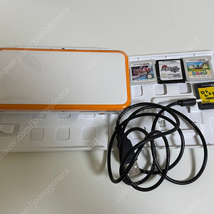 닌텐도 2DS XL 화이트 오렌지 및 게임칩 판매합니다