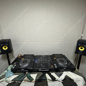 Cdj 2000 nxs , djm 900 nxs 판매합니다 (민트급) krk rokit 5 도 판매합니다(스피커거치대 포함)