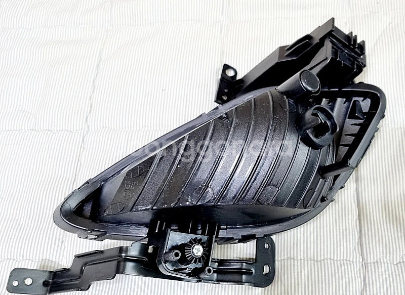 아반떼MD 안개등 조수석측 팝니다.--1