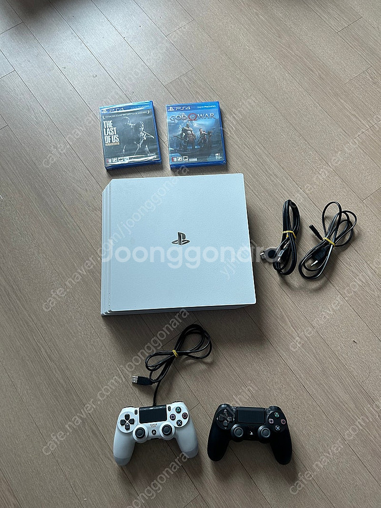 ps4 프로 화이트 1테라 라오어+갓오브워 에디션 박스...--1