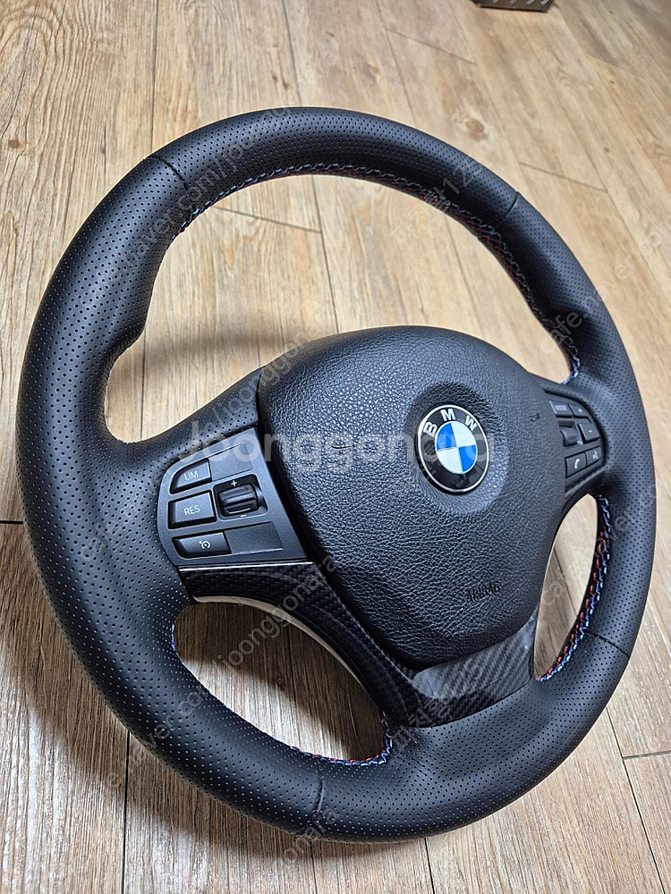 BMW f30 튜닝 핸들 팝니다. 진동 가능.--2