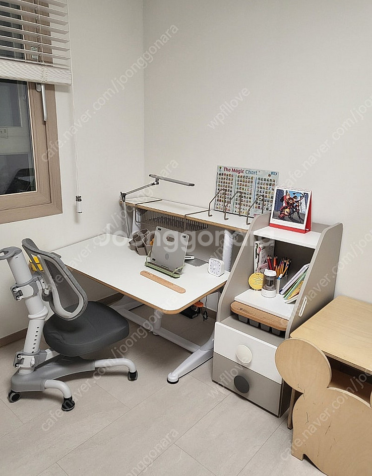 니스툴그로우 유아 초등 책상세트--1