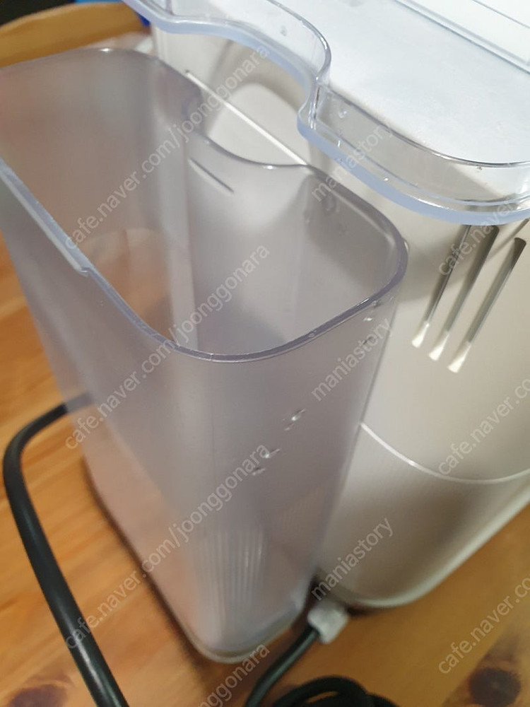 네스프레소 그랑 라티시마 커피머신 팝니다 이미지