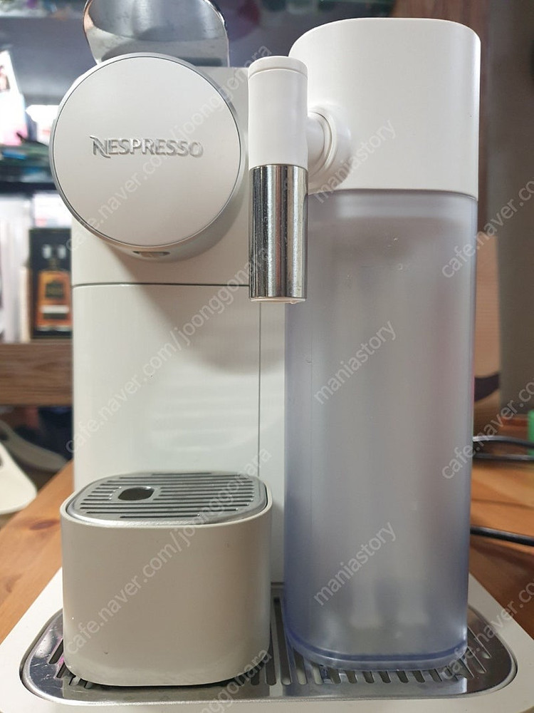 네스프레소 그랑 라티시마 커피머신 팝니다 이미지