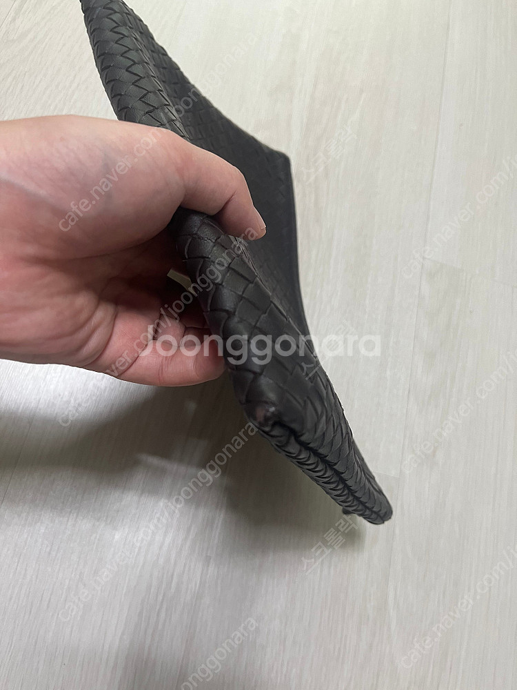 보테가베네타 클러치 팝니다.--5