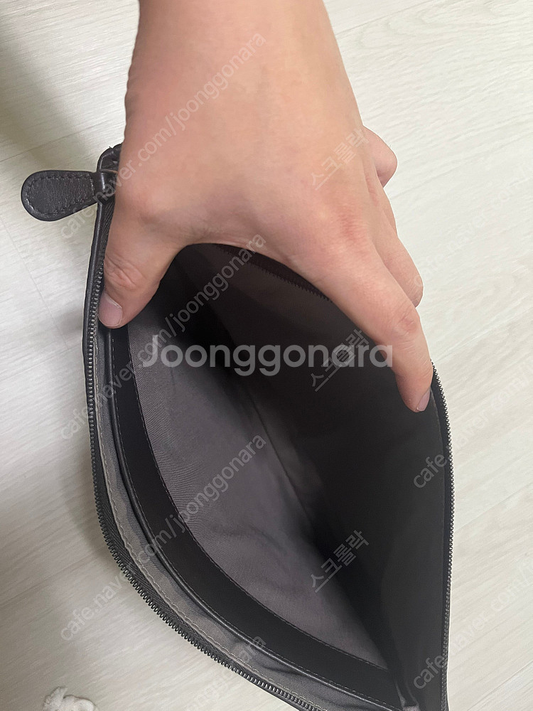 보테가베네타 클러치 팝니다.--6