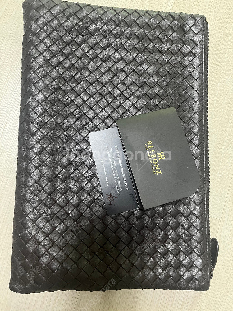 보테가베네타 클러치 팝니다.--8