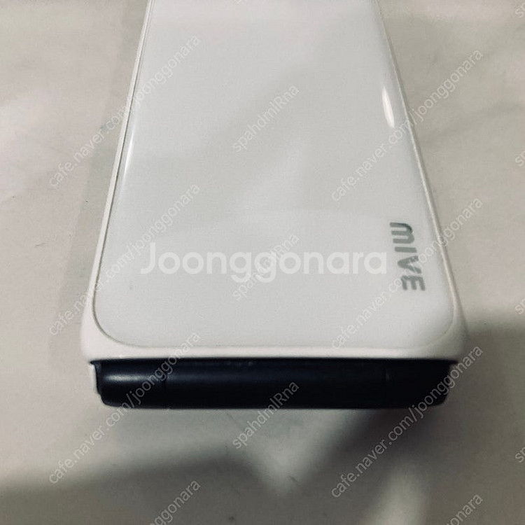 스타일폴더 화이트 32G 24년12월개통 매우깔끔 6만...--6