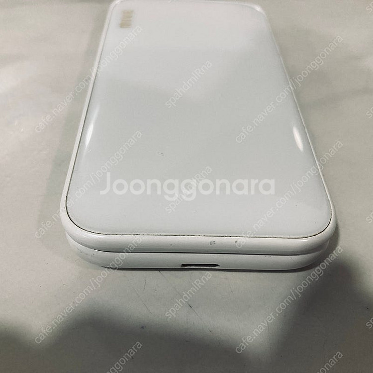 스타일폴더 화이트 32G 24년12월개통 매우깔끔 6만...--7