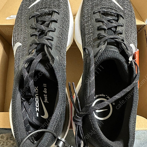 나이키ZoomX(줌엑스) Invincible Run Flyknit 3 Black White 270사이즈 새상품 판매합니다