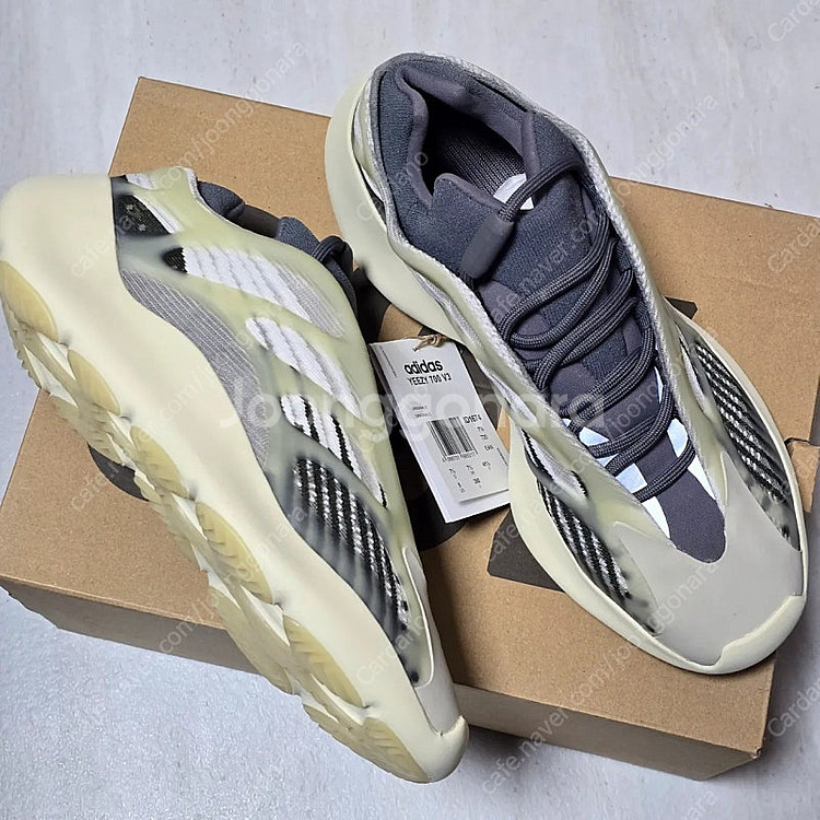 아디다스 이지부스트 700 v3 페이드솔트 260 사이...--0