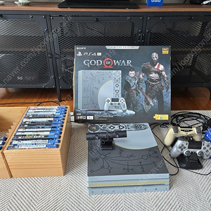 ps4 pro 갓 오브 워 리미티드에디션. 풀박스,게임타이틀,ps4카메라 직거래 경기도 파주. 택배가능